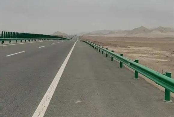 吐鲁番高速护栏