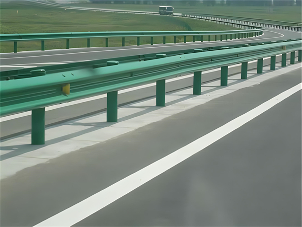 吐鲁番波形梁护栏在高速公路的应用