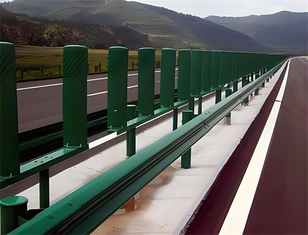 吐鲁番三波护栏板在高速公路的应用